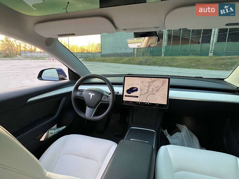 Седан Tesla Model 3 2022 в Києві