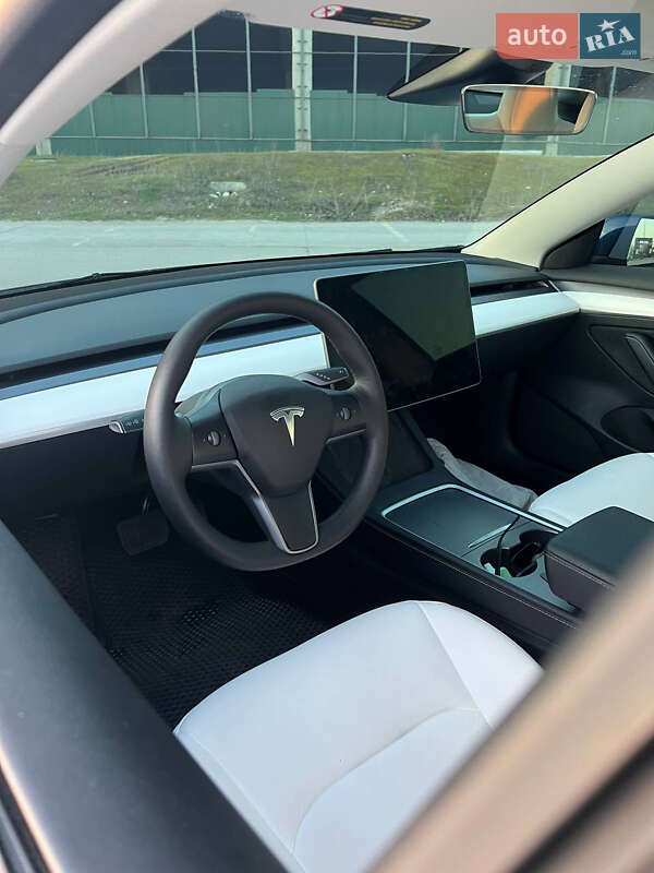 Седан Tesla Model 3 2022 в Києві