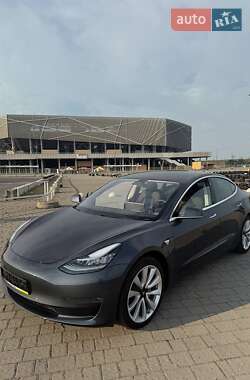 Седан Tesla Model 3 2019 в Львові