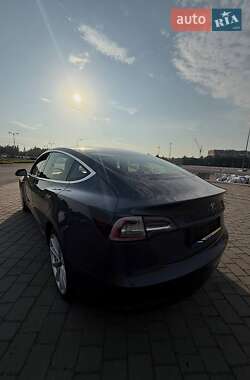 Седан Tesla Model 3 2019 в 