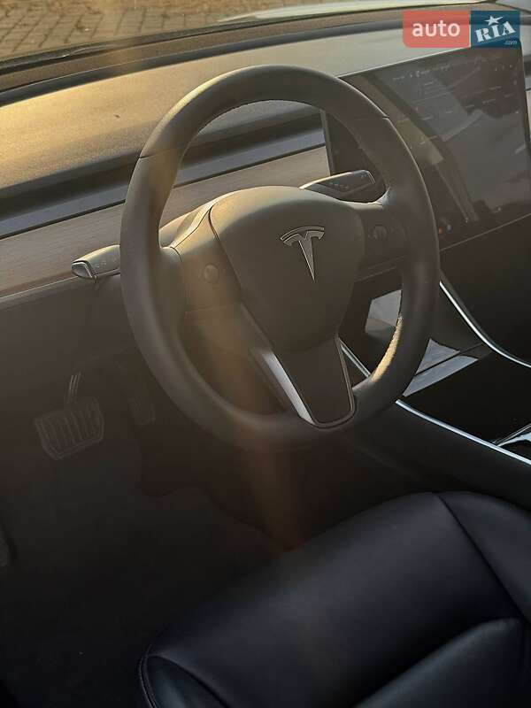 Седан Tesla Model 3 2019 в Львові фото 12 Седан Tesla Model 3 2019 в Львові