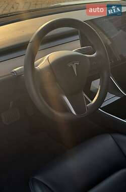 Седан Tesla Model 3 2019 в 