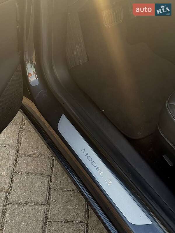 Седан Tesla Model 3 2019 в Львові фото 18 Седан Tesla Model 3 2019 в Львові