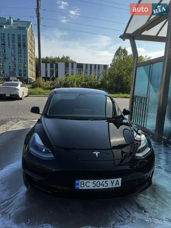 Tesla Model 3 2021
