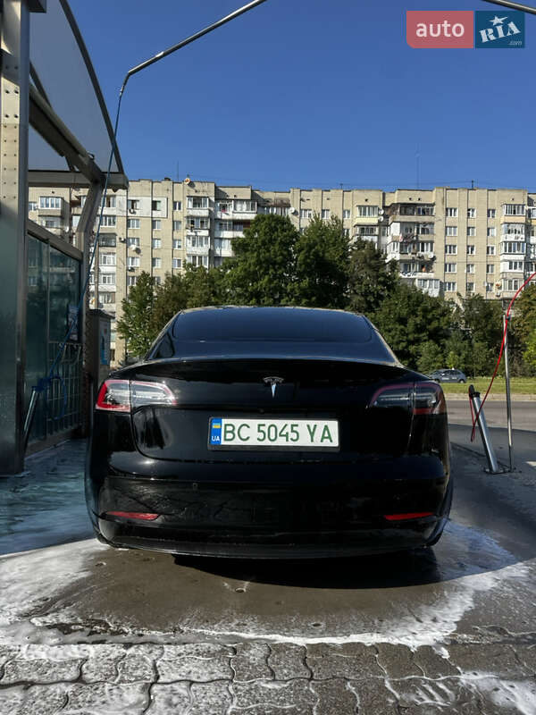 Седан Tesla Model 3 2021 в Львове