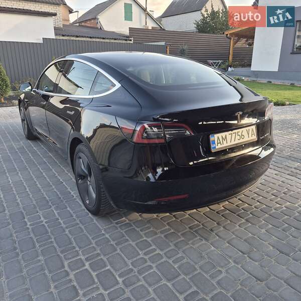 Седан Tesla Model 3 2018 в Житомирі