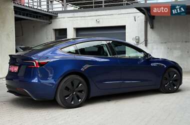 Седан Tesla Model 3 2024 в 