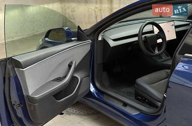 Седан Tesla Model 3 2024 в 