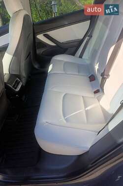 Седан Tesla Model 3 2020 в 