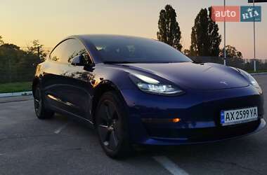 Седан Tesla Model 3 2021 в 