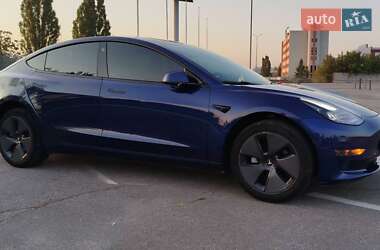 Седан Tesla Model 3 2021 в 