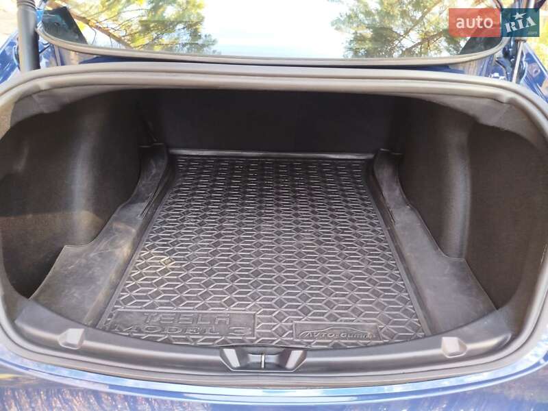 Седан Tesla Model 3 2021 в Харькове