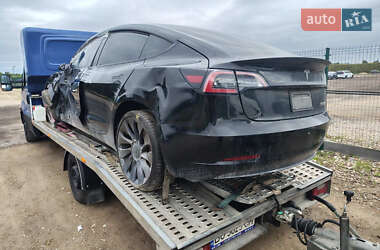 Седан Tesla Model 3 2021 в 