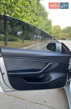 Седан Tesla Model 3 2018 в 