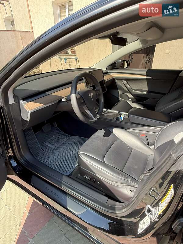 Седан Tesla Model 3 2022 в Тернополе