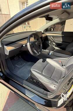 Седан Tesla Model 3 2022 в 