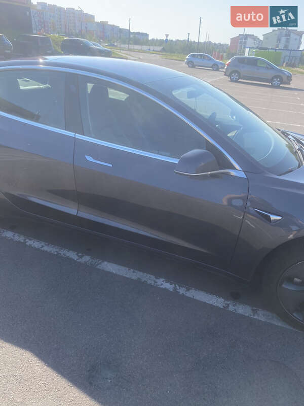 Седан Tesla Model 3 2018 в Рівному