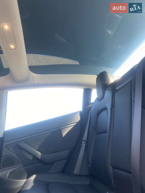 Седан Tesla Model 3 2018 в Рівному