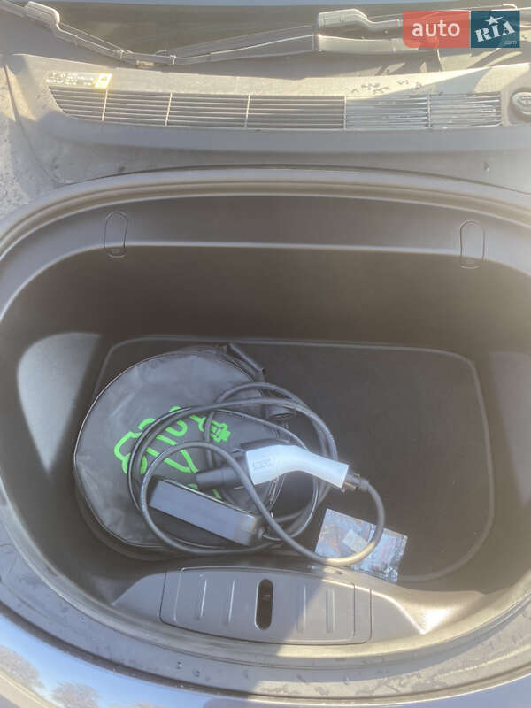 Седан Tesla Model 3 2018 в Рівному