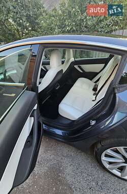 Седан Tesla Model 3 2019 в 
