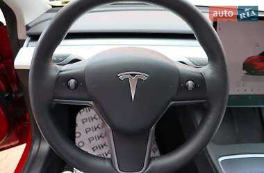 Седан Tesla Model 3 2022 в 
