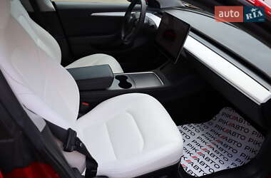 Седан Tesla Model 3 2022 в 
