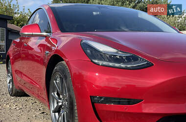 Седан Tesla Model 3 2020 в 