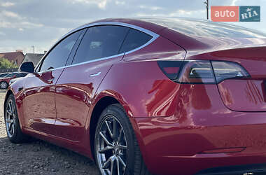 Седан Tesla Model 3 2020 в 