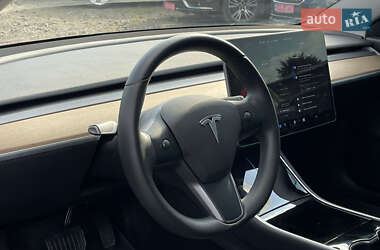 Седан Tesla Model 3 2020 в 