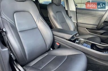 Седан Tesla Model 3 2020 в 