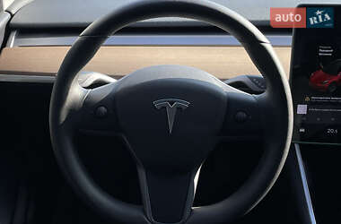 Седан Tesla Model 3 2020 в 