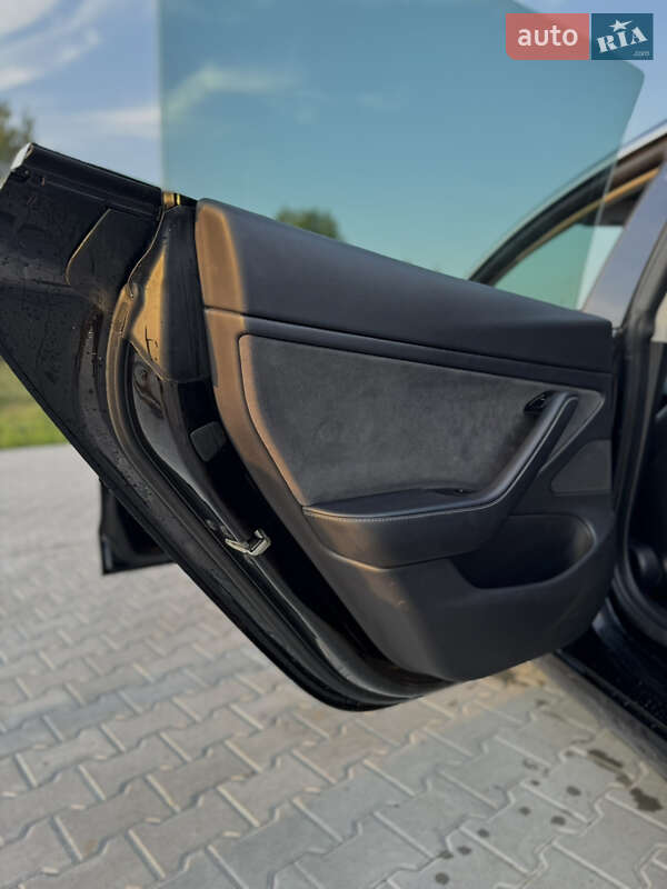 Седан Tesla Model 3 2020 в Львове