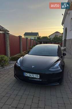 Седан Tesla Model 3 2021 в 