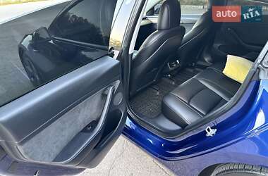 Седан Tesla Model 3 2022 в 