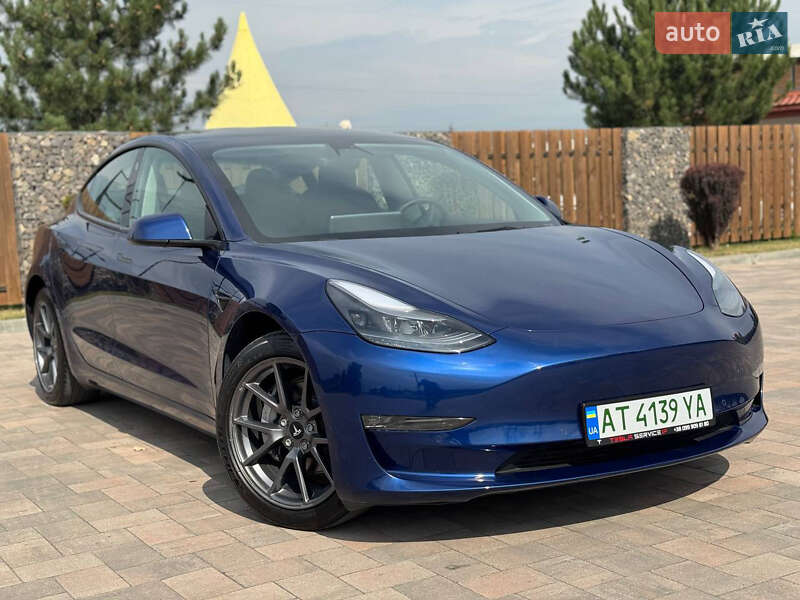 Седан Tesla Model 3 2021 в Івано-Франківську