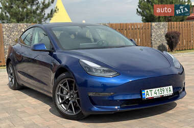 Седан Tesla Model 3 2021 в 