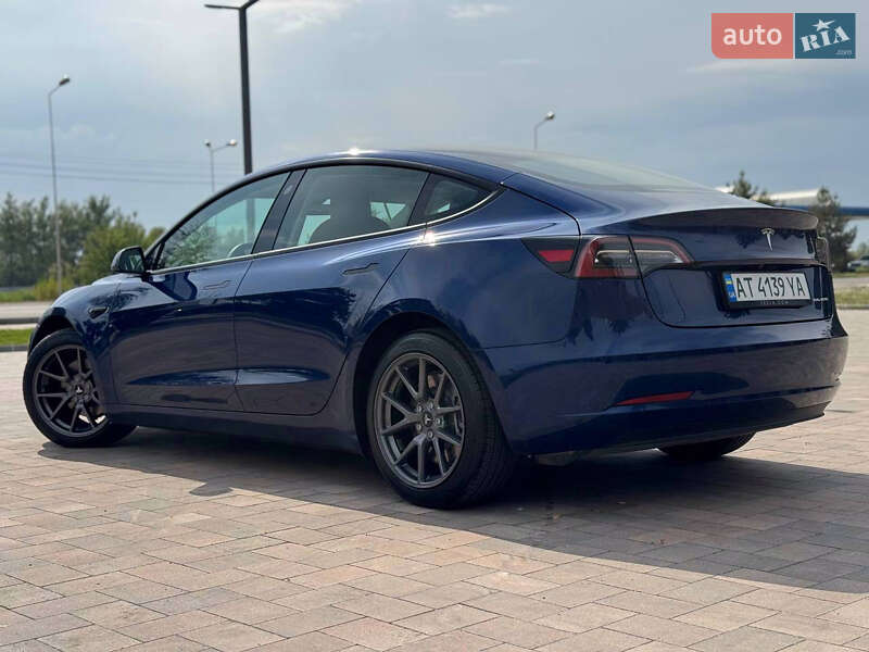 Седан Tesla Model 3 2021 в Івано-Франківську