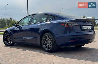 Седан Tesla Model 3 2021 в 