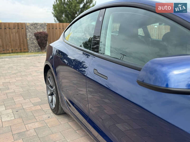 Седан Tesla Model 3 2021 в Івано-Франківську