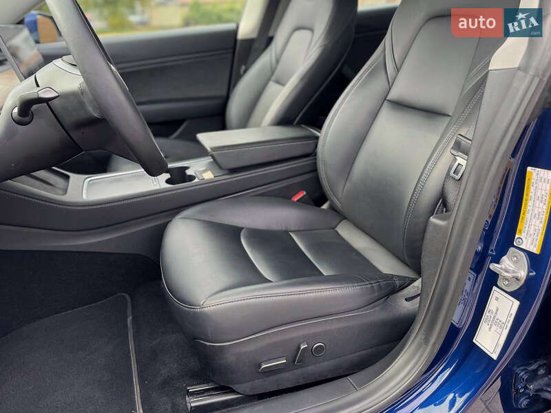 Седан Tesla Model 3 2021 в Івано-Франківську