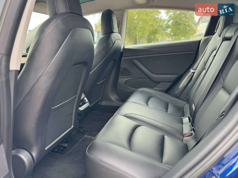 Седан Tesla Model 3 2021 в Івано-Франківську