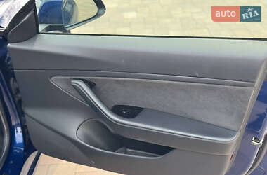Седан Tesla Model 3 2021 в 