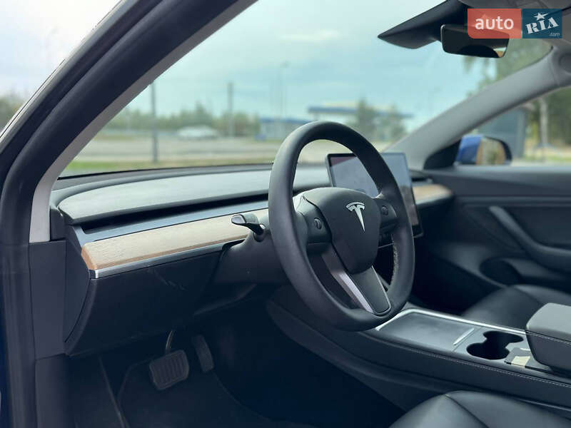 Седан Tesla Model 3 2021 в Івано-Франківську