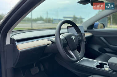 Седан Tesla Model 3 2021 в 