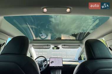 Седан Tesla Model 3 2021 в 