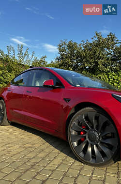Седан Tesla Model 3 2022 в 