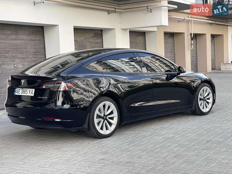 Седан Tesla Model 3 2022 в Днепре
