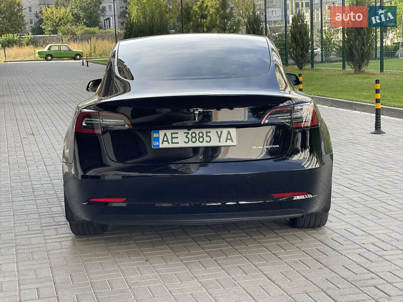 Седан Tesla Model 3 2022 в Днепре