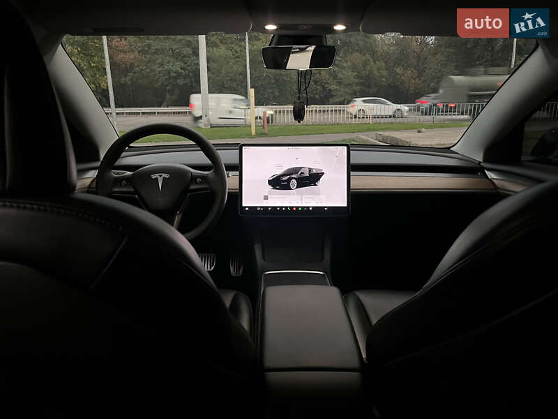Седан Tesla Model 3 2022 в Днепре