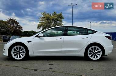 Седан Tesla Model 3 2022 в 